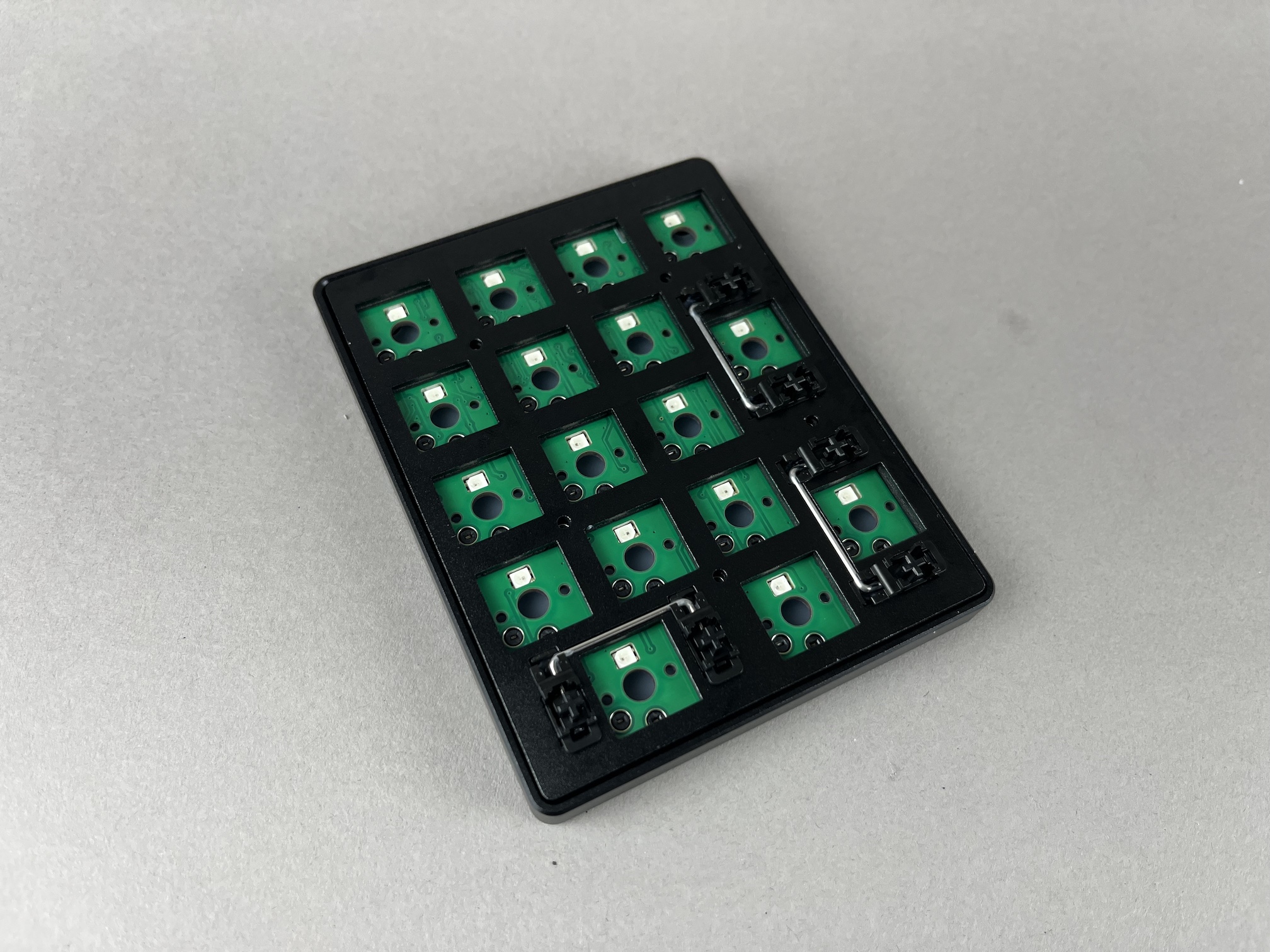 Switch plate with stabilizers